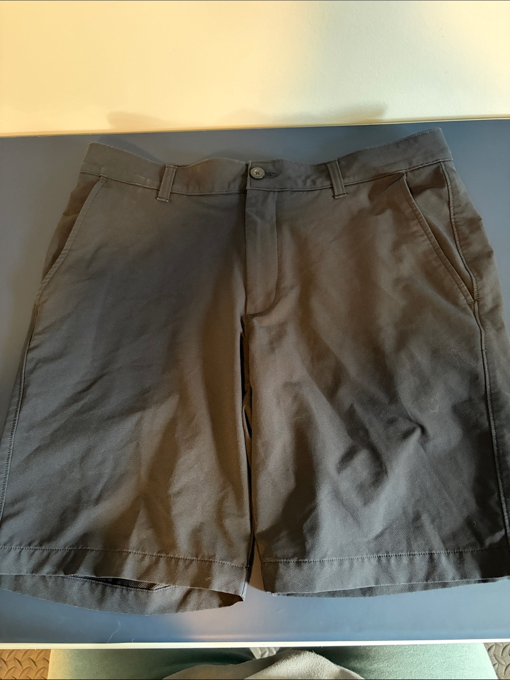 Under Armour Men's Flat Front Shorts - Dark Gray